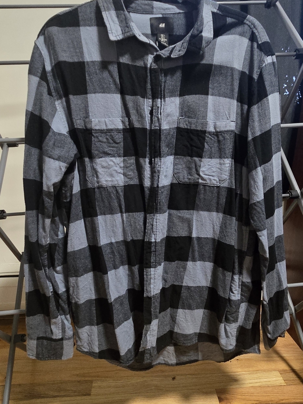 H&M Men's Black and Gray Buffalo Plaid Button-Down Shirt